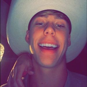 Meet your Posher, Cade